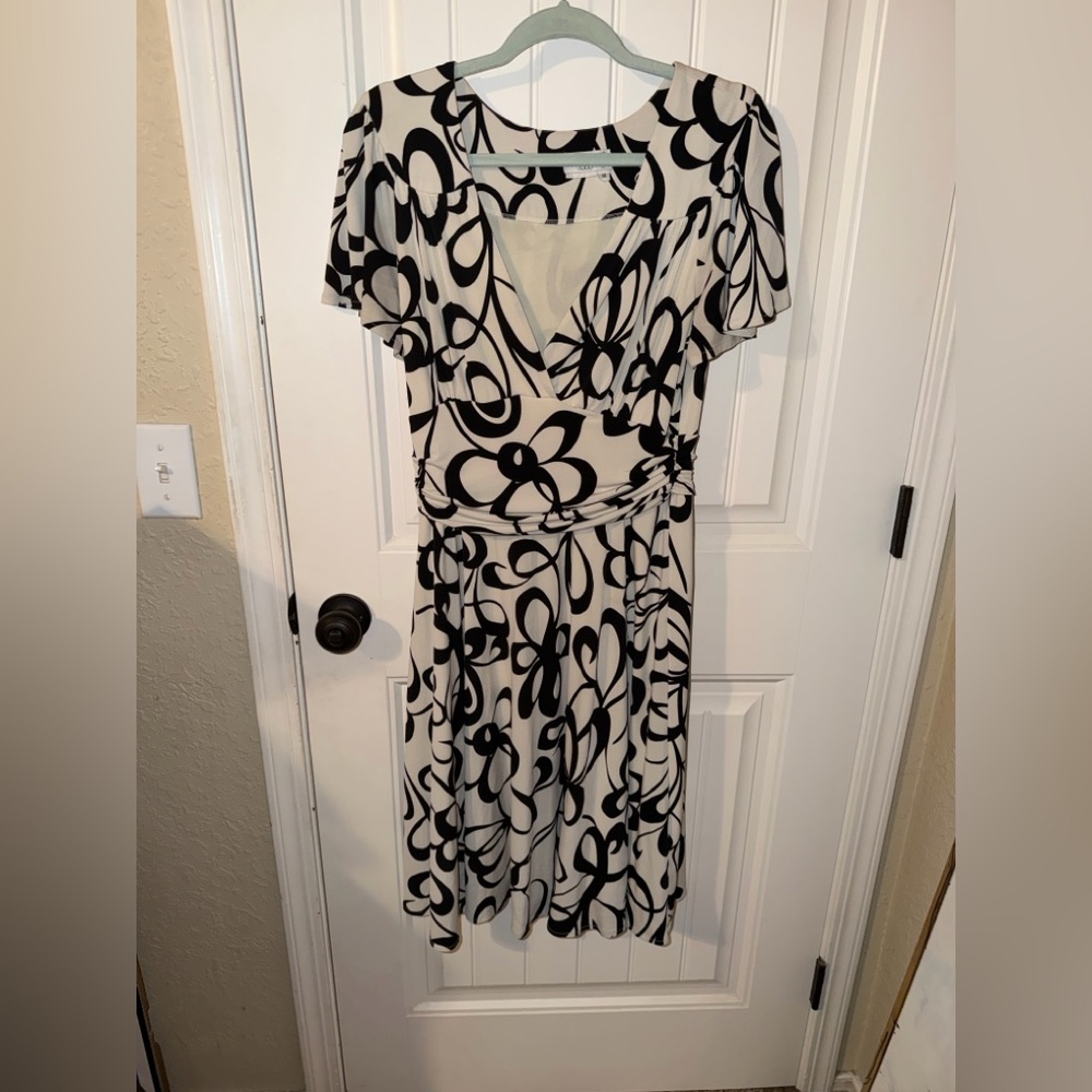 Ladies size 14 Aline vneck black and white dress